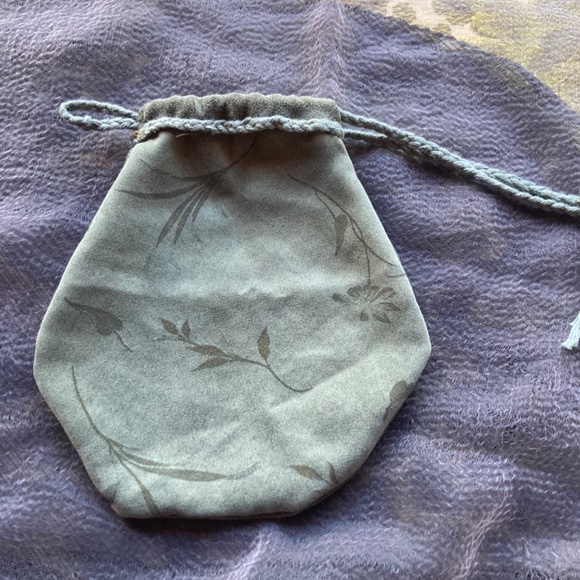 Upcycled handcrafted carry pouch Druid Celtic amulet - Picture 9 of 10